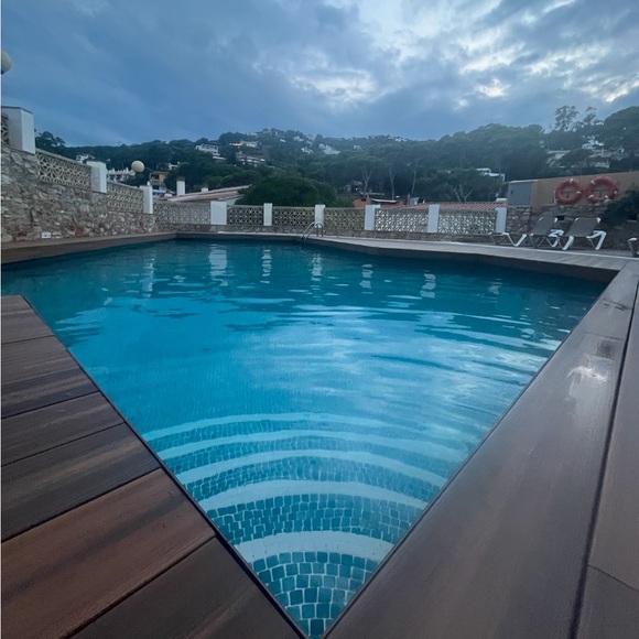 Meet your Posher, Sarah - Picture 1 of 1